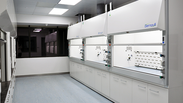 浙江大學實驗室樣板間層流幕通風柜應(yīng)用