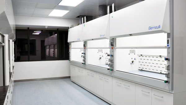 瑞斯達的流風幕通風柜滿足了溫州大學(xué)實驗室的需求